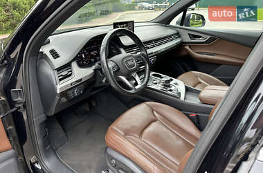 Внедорожник / Кроссовер Audi Q7 2017 в 