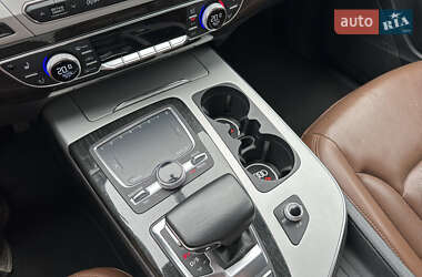Внедорожник / Кроссовер Audi Q7 2017 в 
