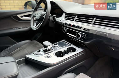 Внедорожник / Кроссовер Audi Q7 2017 в 