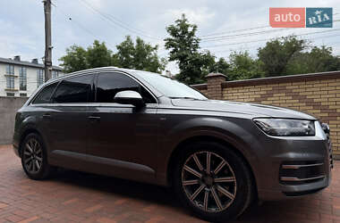 Внедорожник / Кроссовер Audi Q7 2017 в 