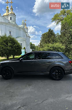 Внедорожник / Кроссовер Audi Q7 2020 в 