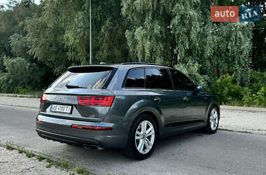 Позашляховик / Кросовер Audi Q7 2015 в 