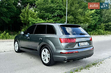 Позашляховик / Кросовер Audi Q7 2015 в 