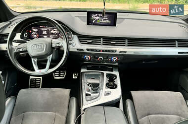 Позашляховик / Кросовер Audi Q7 2015 в 