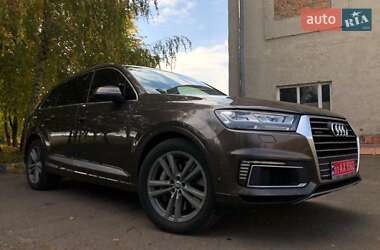 Внедорожник / Кроссовер Audi Q7 2016 в 