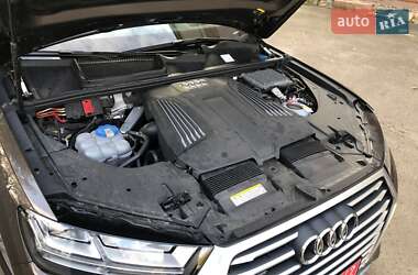 Внедорожник / Кроссовер Audi Q7 2016 в 