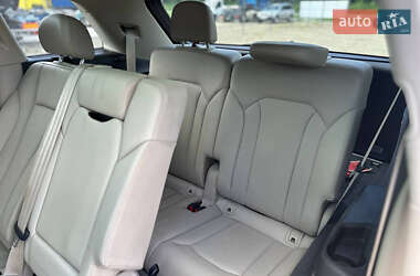 Позашляховик / Кросовер Audi Q7 2016 в 