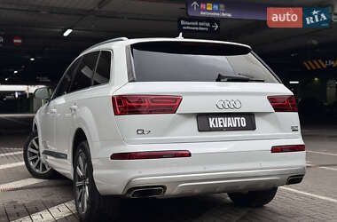 Внедорожник / Кроссовер Audi Q7 2018 в 