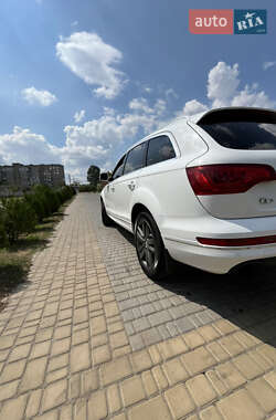 Внедорожник / Кроссовер Audi Q7 2011 в 