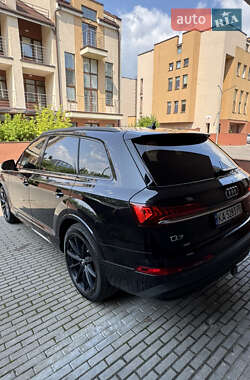 Внедорожник / Кроссовер Audi Q7 2020 в 