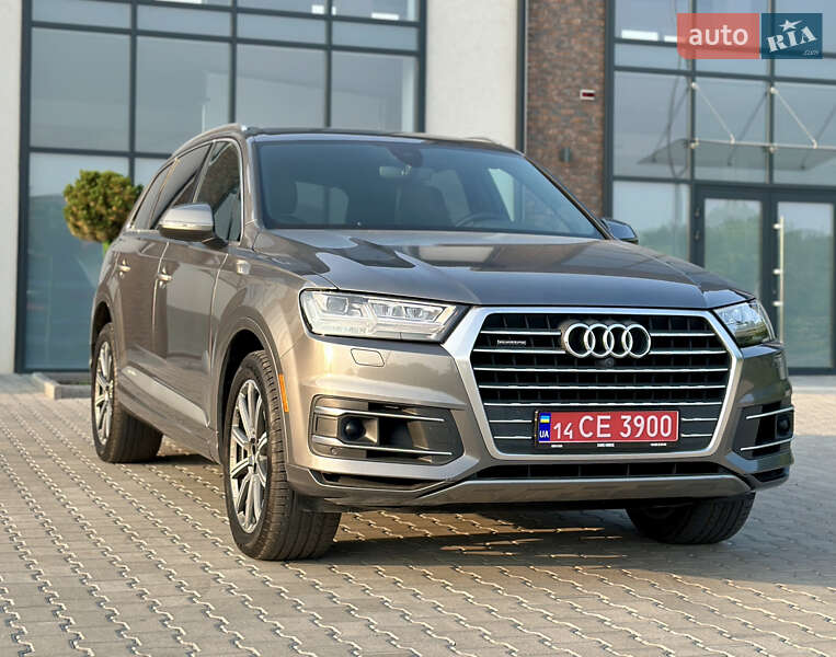 Внедорожник / Кроссовер Audi Q7 2017 в 