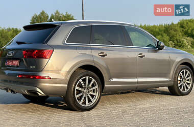 Внедорожник / Кроссовер Audi Q7 2017 в 