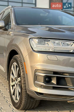 Внедорожник / Кроссовер Audi Q7 2017 в 