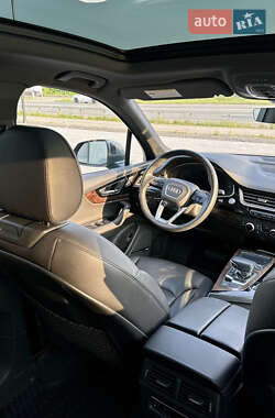 Внедорожник / Кроссовер Audi Q7 2017 в 