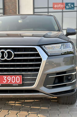 Внедорожник / Кроссовер Audi Q7 2017 в 