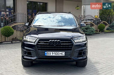 Внедорожник / Кроссовер Audi Q7 2016 в 