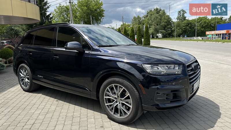 Внедорожник / Кроссовер Audi Q7 2016 в Шепетовке
