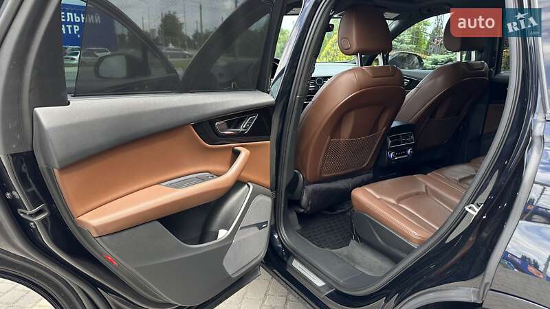 Внедорожник / Кроссовер Audi Q7 2016 в Шепетовке