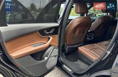 Внедорожник / Кроссовер Audi Q7 2016 в 