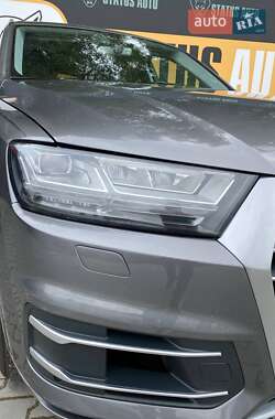 Внедорожник / Кроссовер Audi Q7 2015 в 