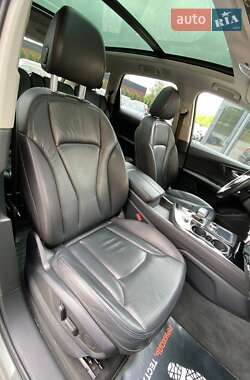 Внедорожник / Кроссовер Audi Q7 2015 в 