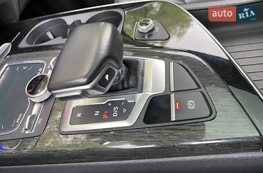 Внедорожник / Кроссовер Audi Q7 2015 в 