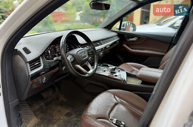 Внедорожник / Кроссовер Audi Q7 2016 в 