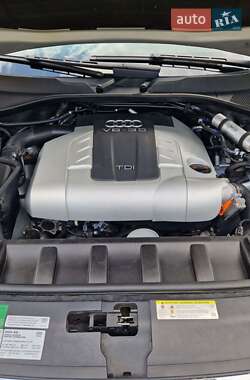 Позашляховик / Кросовер Audi Q7 2012 в 