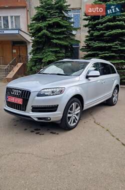 Позашляховик / Кросовер Audi Q7 2012 в 