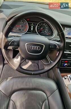 Позашляховик / Кросовер Audi Q7 2012 в 