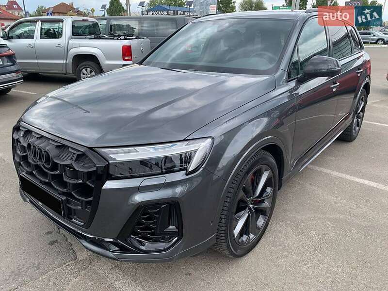 Позашляховик / Кросовер Audi Q7 2024 в 