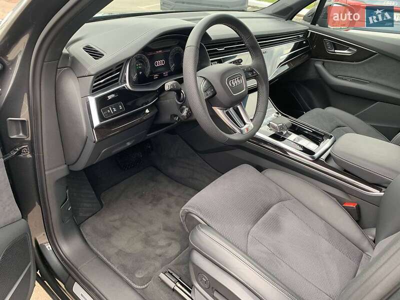 Позашляховик / Кросовер Audi Q7 2024 в Чернівцях