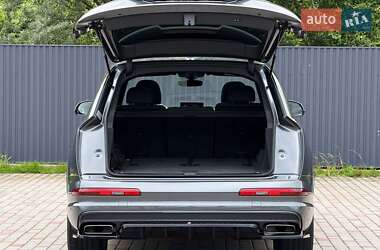 Позашляховик / Кросовер Audi Q7 2019 в 