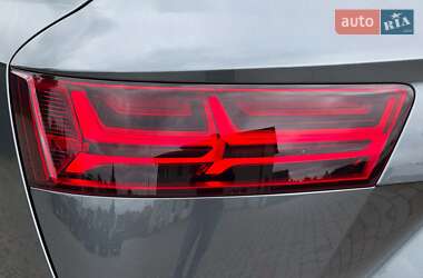 Позашляховик / Кросовер Audi Q7 2019 в 