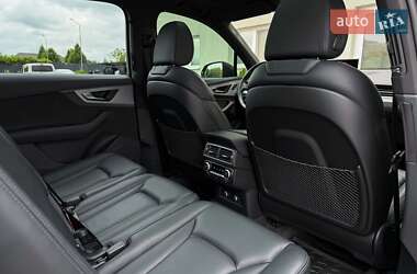 Позашляховик / Кросовер Audi Q7 2019 в 