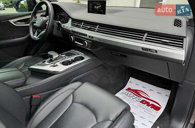 Позашляховик / Кросовер Audi Q7 2019 в 