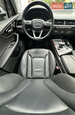 Внедорожник / Кроссовер Audi Q7 2016 в 