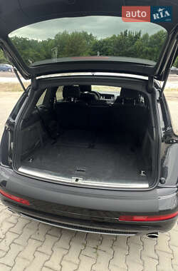 Позашляховик / Кросовер Audi Q7 2011 в 