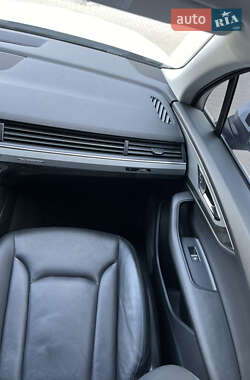 Позашляховик / Кросовер Audi Q7 2019 в 