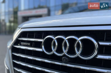 Позашляховик / Кросовер Audi Q7 2019 в 