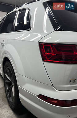 Внедорожник / Кроссовер Audi Q7 2015 в 