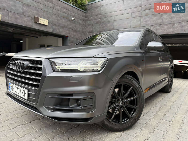 Внедорожник / Кроссовер Audi Q7 2016 в Киеве