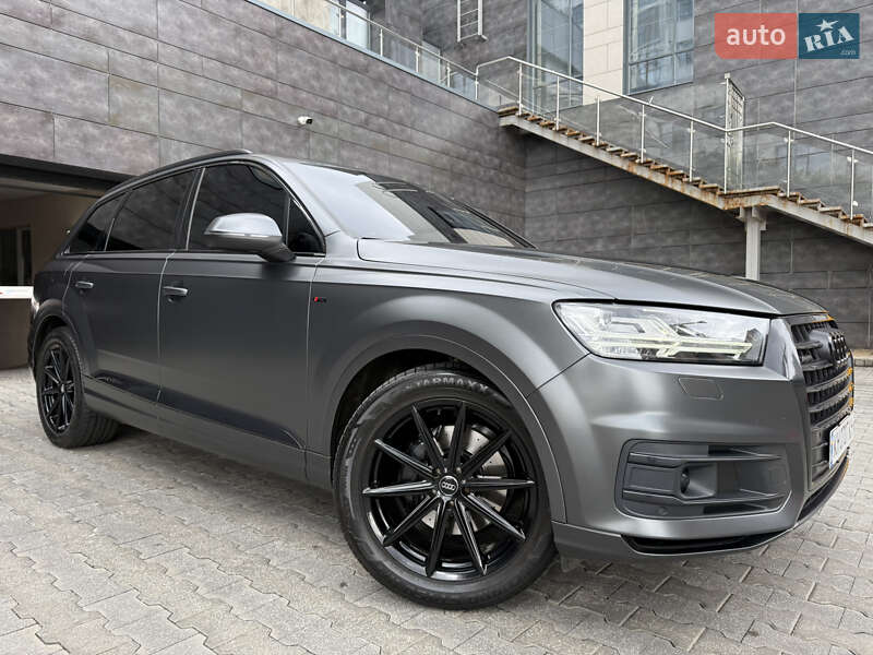 Внедорожник / Кроссовер Audi Q7 2016 в Киеве
