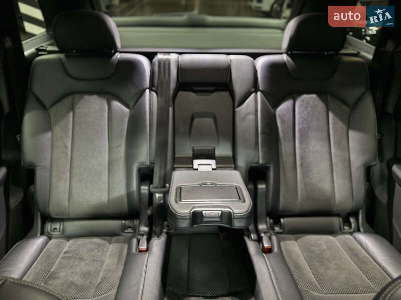 Внедорожник / Кроссовер Audi Q7 2016 в Киеве