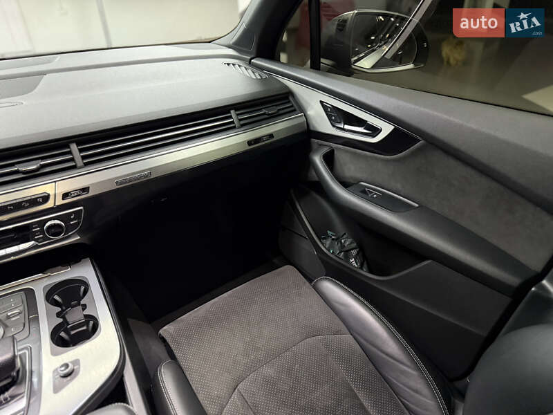 Внедорожник / Кроссовер Audi Q7 2016 в Киеве