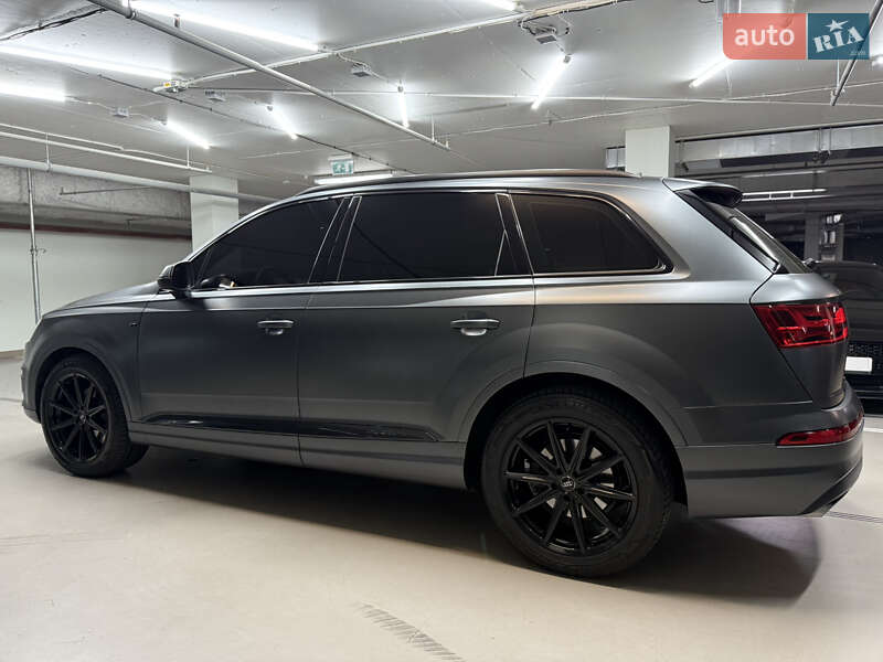 Внедорожник / Кроссовер Audi Q7 2016 в Киеве