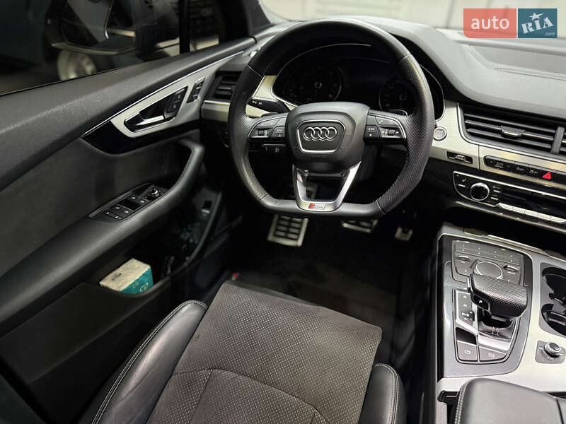 Внедорожник / Кроссовер Audi Q7 2016 в Киеве