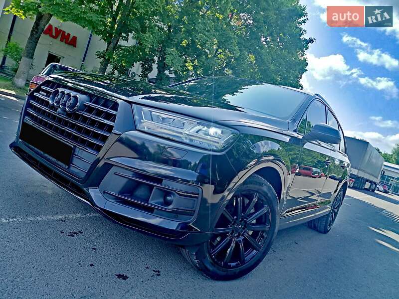 Внедорожник / Кроссовер Audi Q7 2017 в 