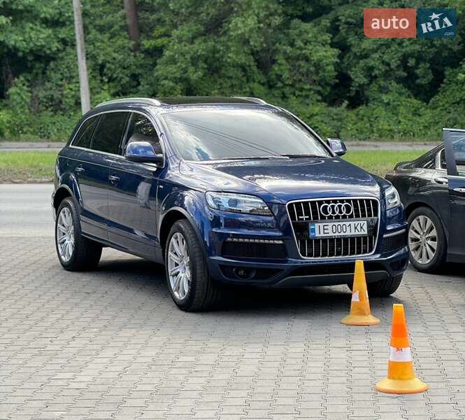 Позашляховик / Кросовер Audi Q7 2013 в 