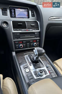 Позашляховик / Кросовер Audi Q7 2013 в 